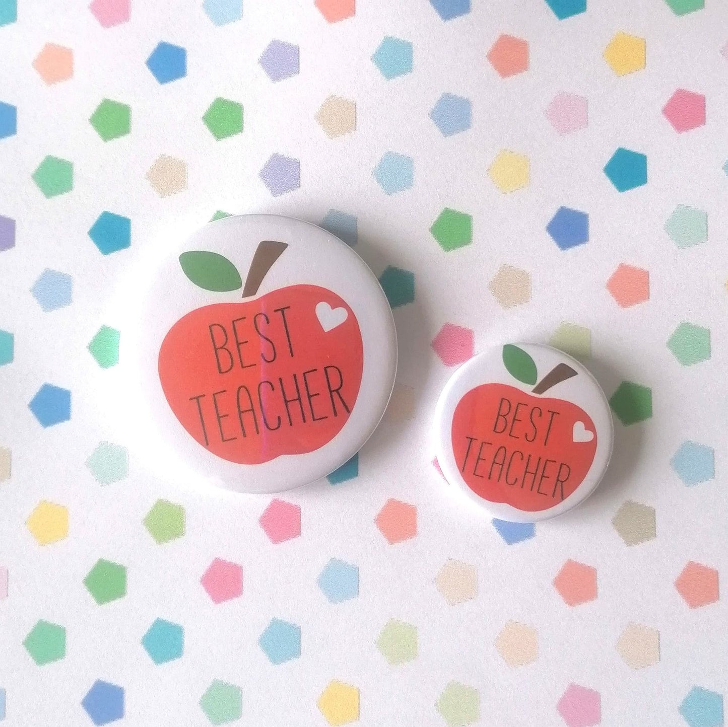 APPLE BEST TEACHER - PERSONALISABLE - MAGNET/BADGE/KEYRING