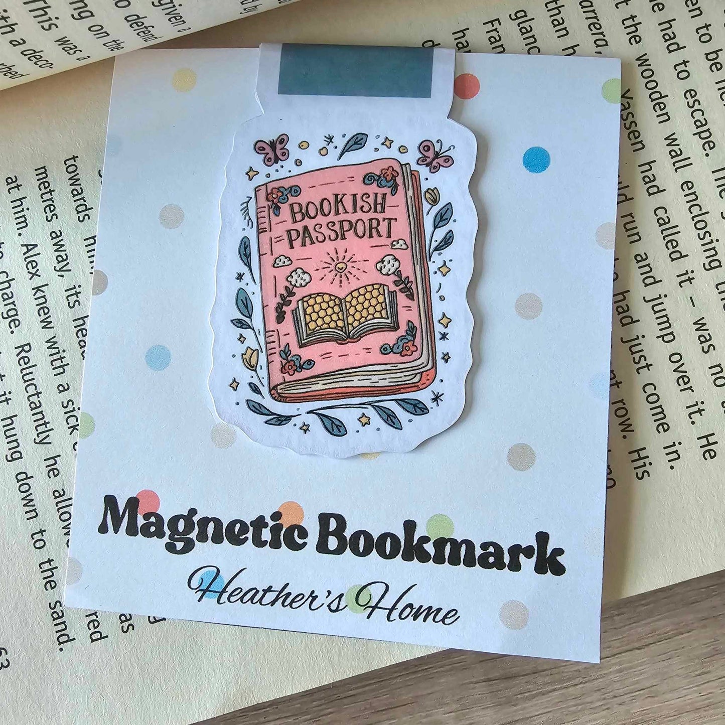 MAGNETIC BOOKMARK - BOOKISH PASSPORT