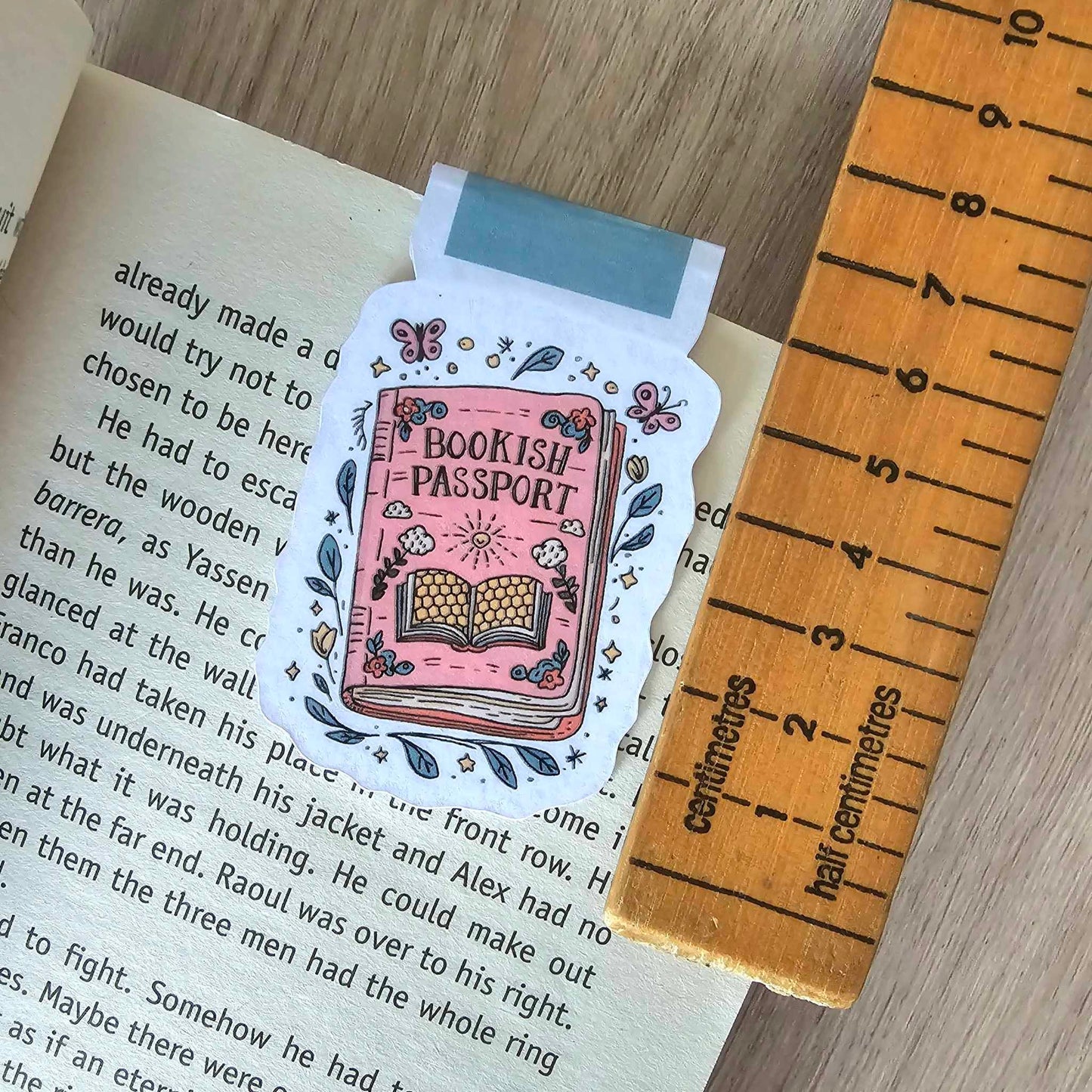 MAGNETIC BOOKMARK - BOOKISH PASSPORT