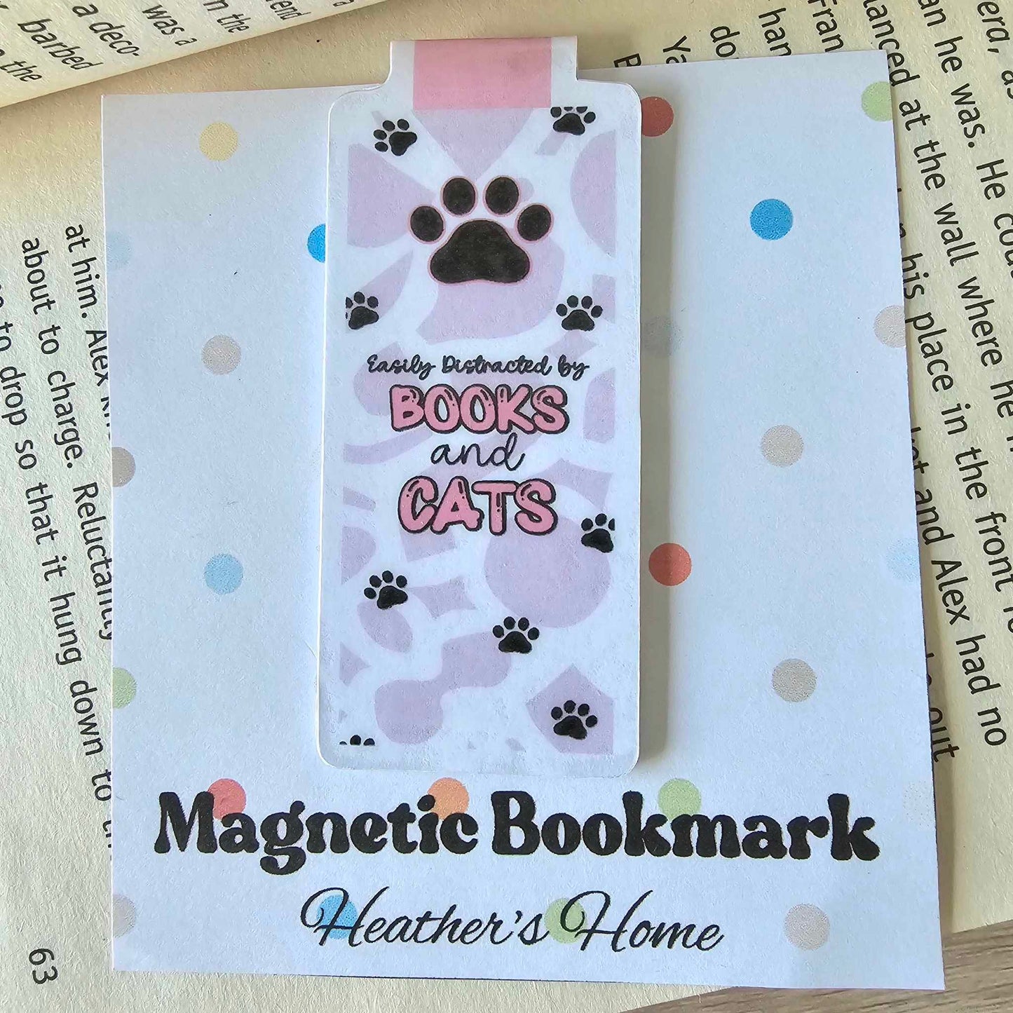 MAGNETIC BOOKMARK - BOOKS AND CATS/DOGS