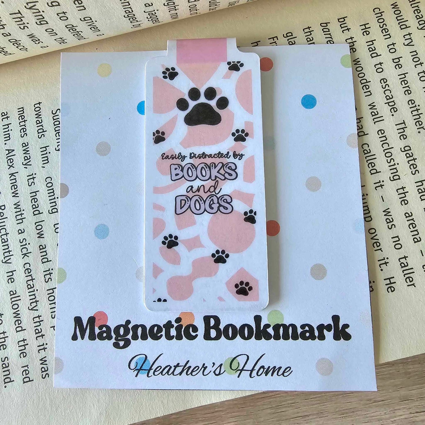 MAGNETIC BOOKMARK - BOOKS AND CATS/DOGS