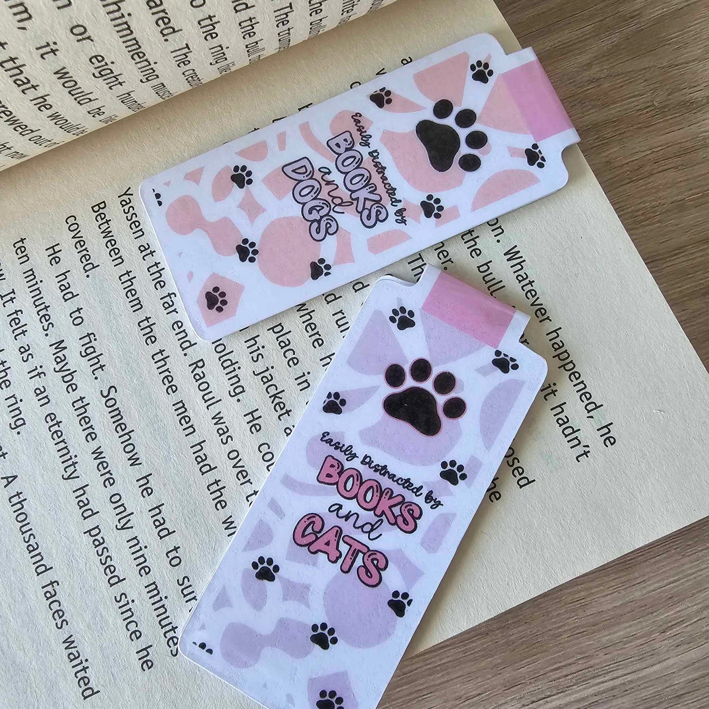 MAGNETIC BOOKMARK - BOOKS AND CATS/DOGS