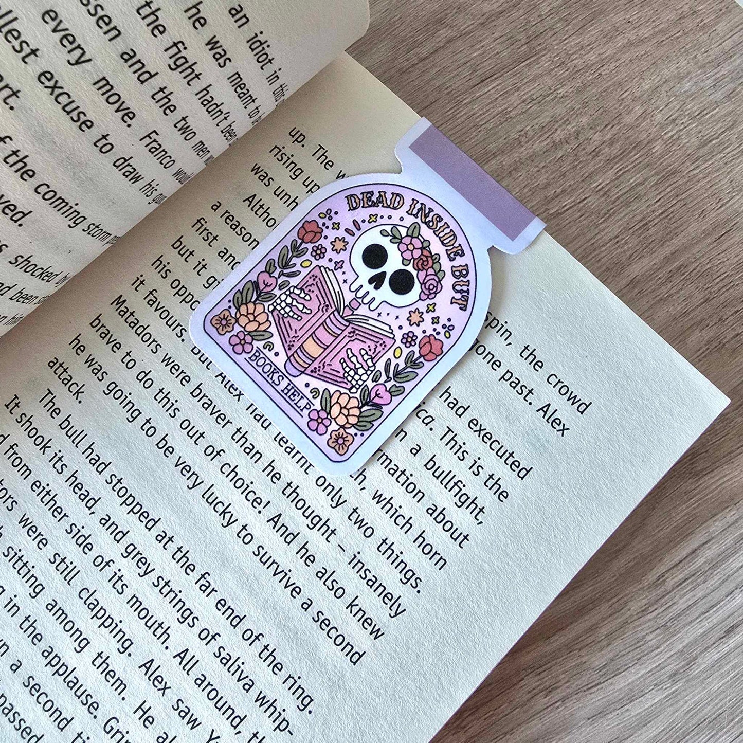 MAGNETIC BOOKMARK - SKELETON - DEAD INSIDE BUT BOOKS HELP