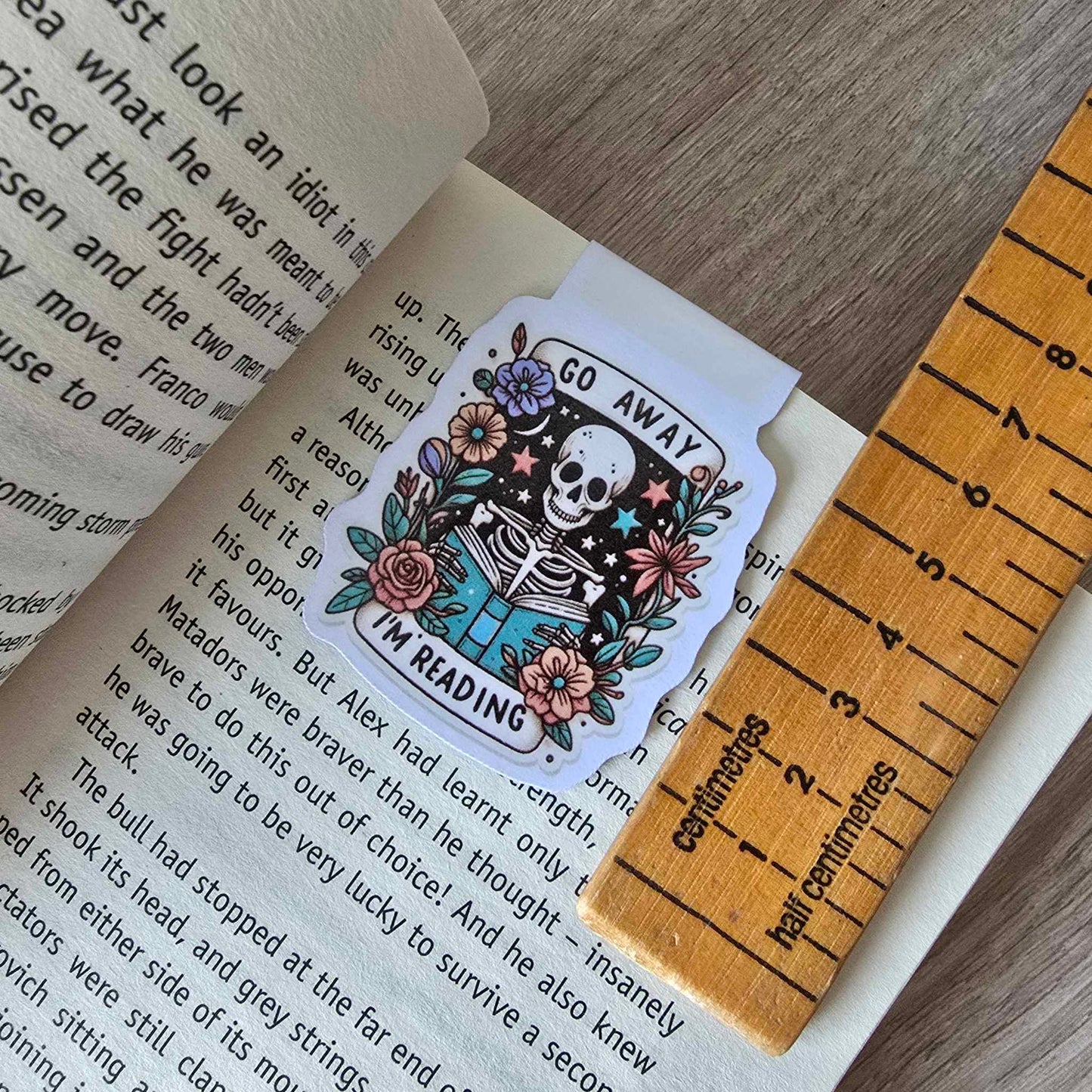 MAGNETIC BOOKMARK - SKELETON - GO AWAY I'M READING