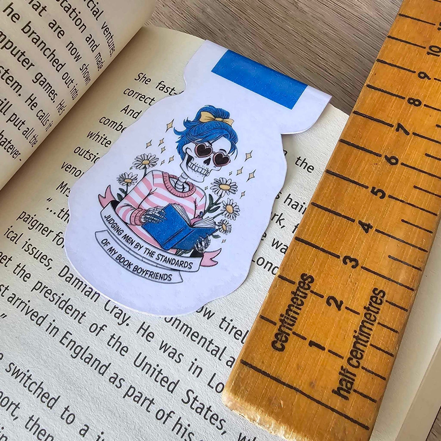 MAGNETIC BOOKMARK - JUDGING MEN