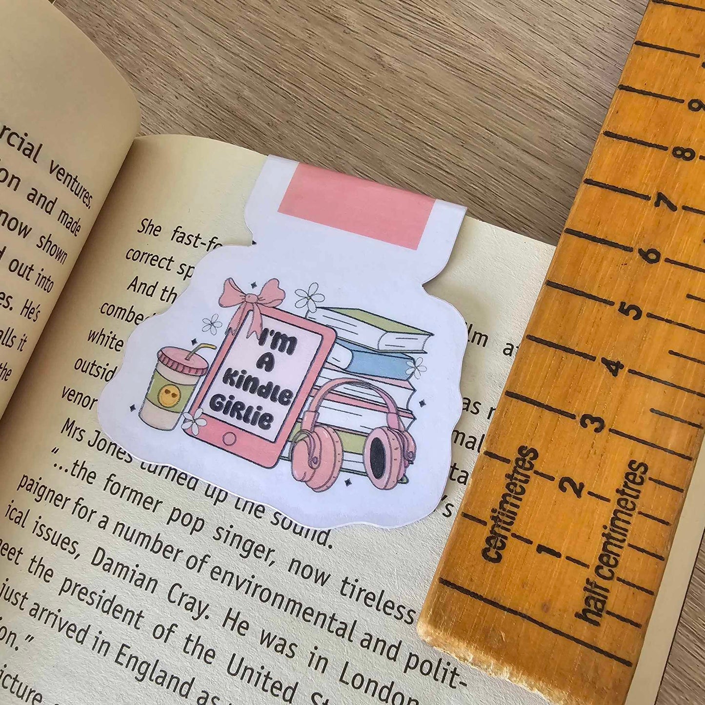 MAGNETIC BOOKMARK - KINDLE GIRLIE