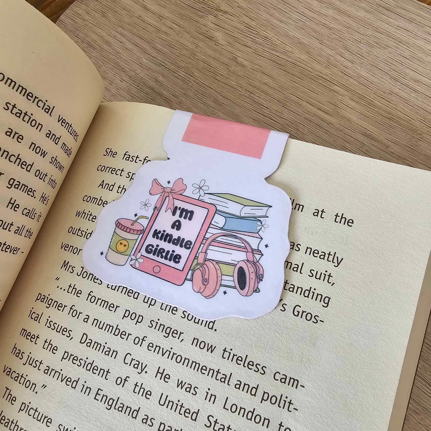 MAGNETIC BOOKMARK - KINDLE GIRLIE